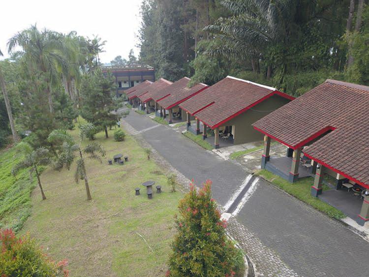 Surya Hotel & Resort Baturraden Exterior photo