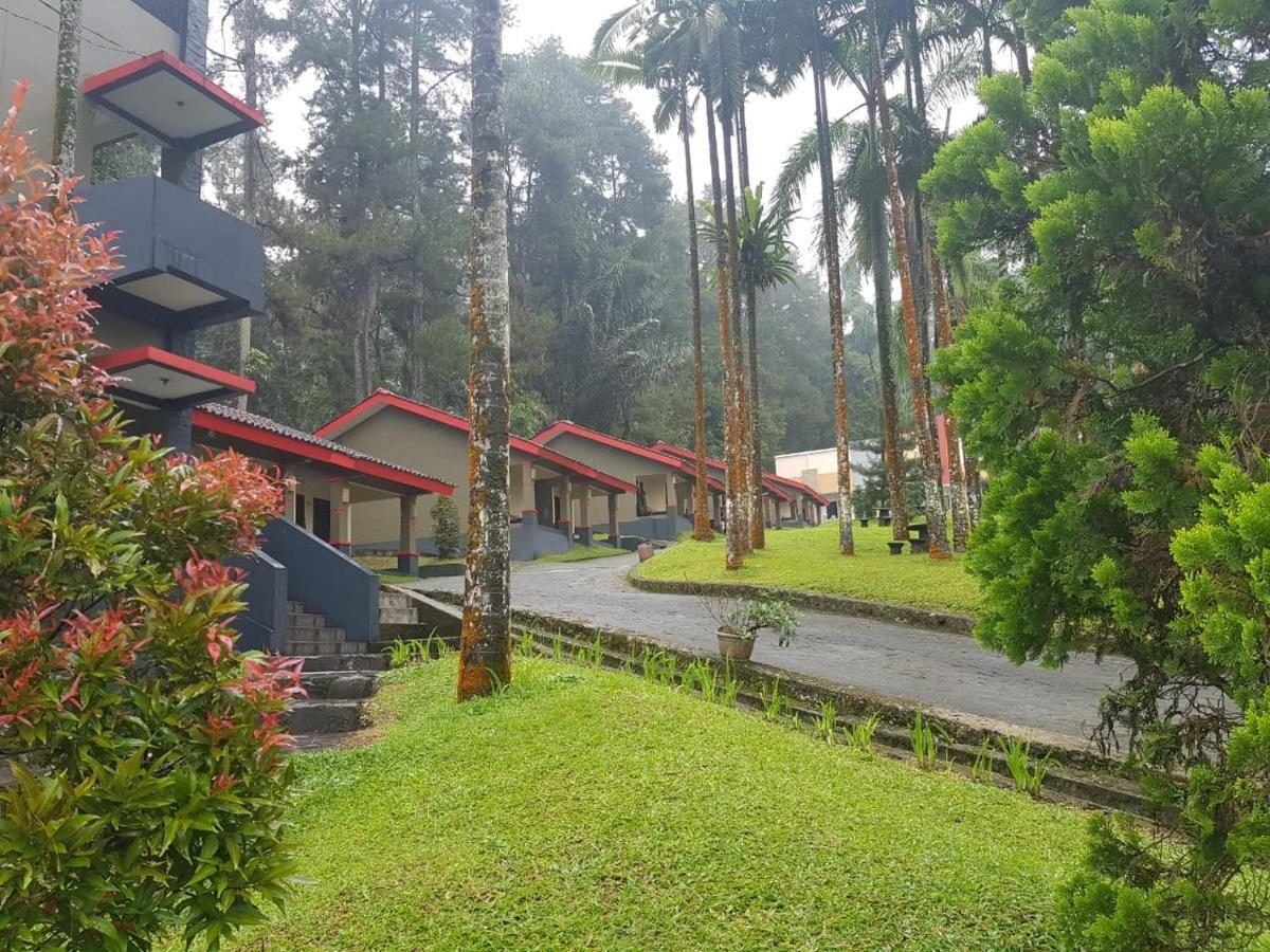 Surya Hotel & Resort Baturraden Exterior photo