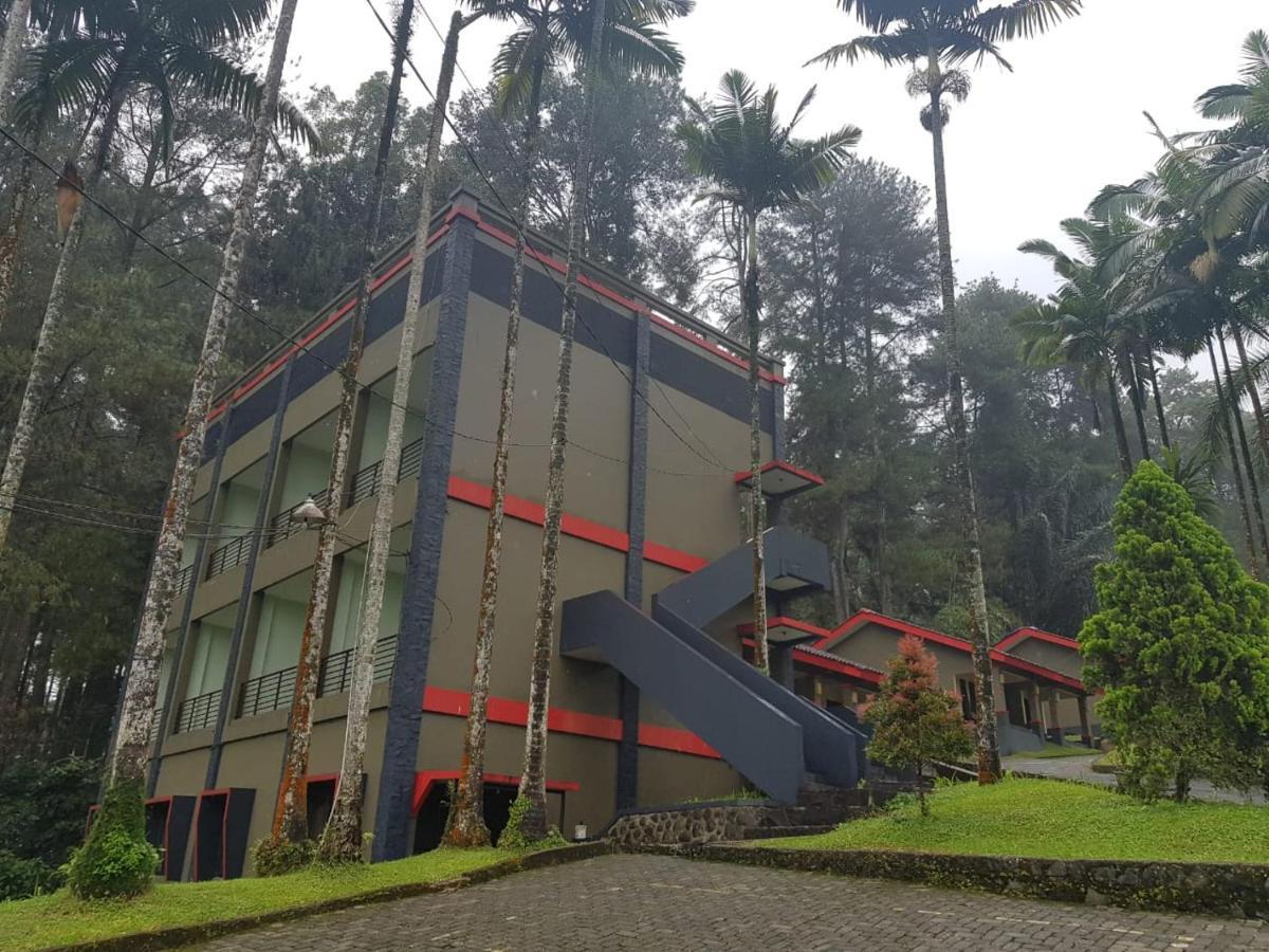 Surya Hotel & Resort Baturraden Exterior photo
