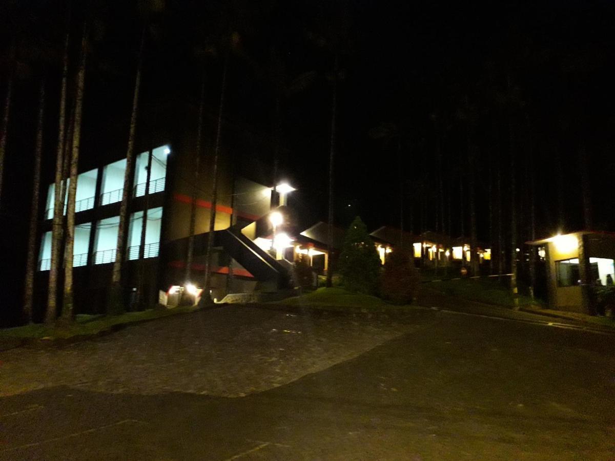 Surya Hotel & Resort Baturraden Exterior photo
