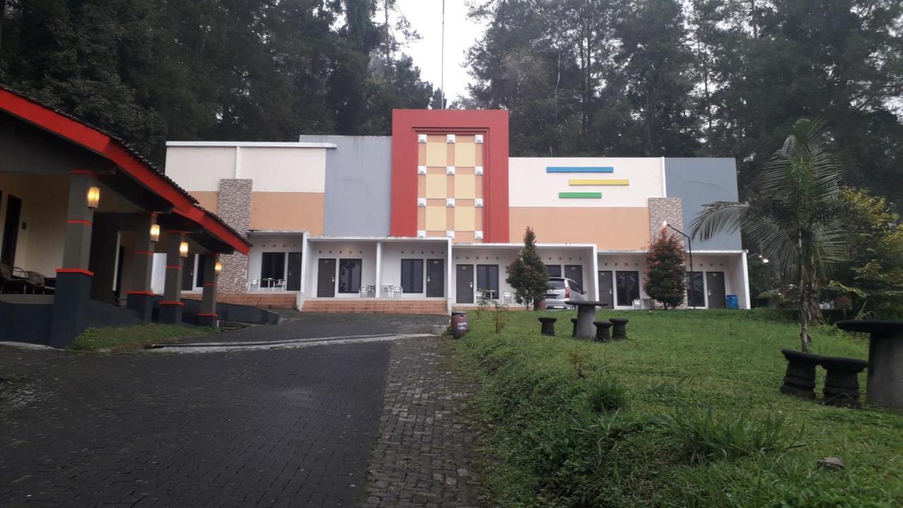 Surya Hotel & Resort Baturraden Exterior photo
